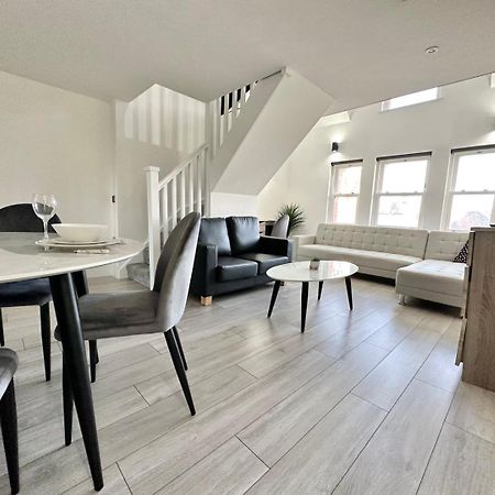 Luxury Duplex City Centre Apartment 利兹 外观 照片