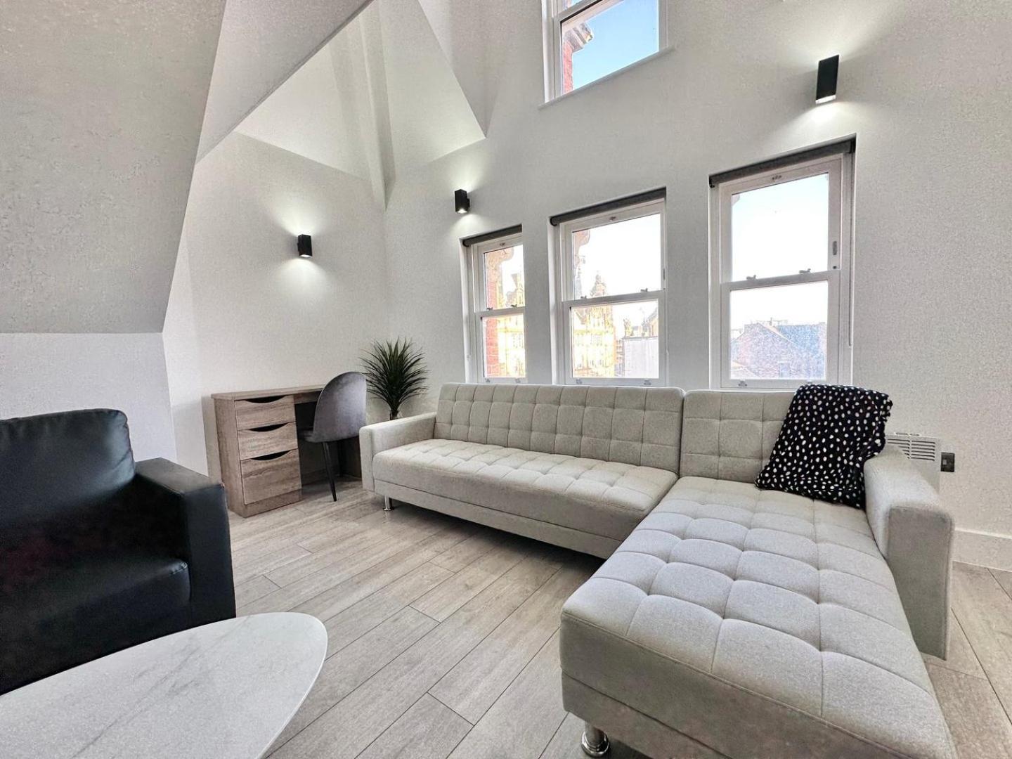 Luxury Duplex City Centre Apartment 利兹 外观 照片