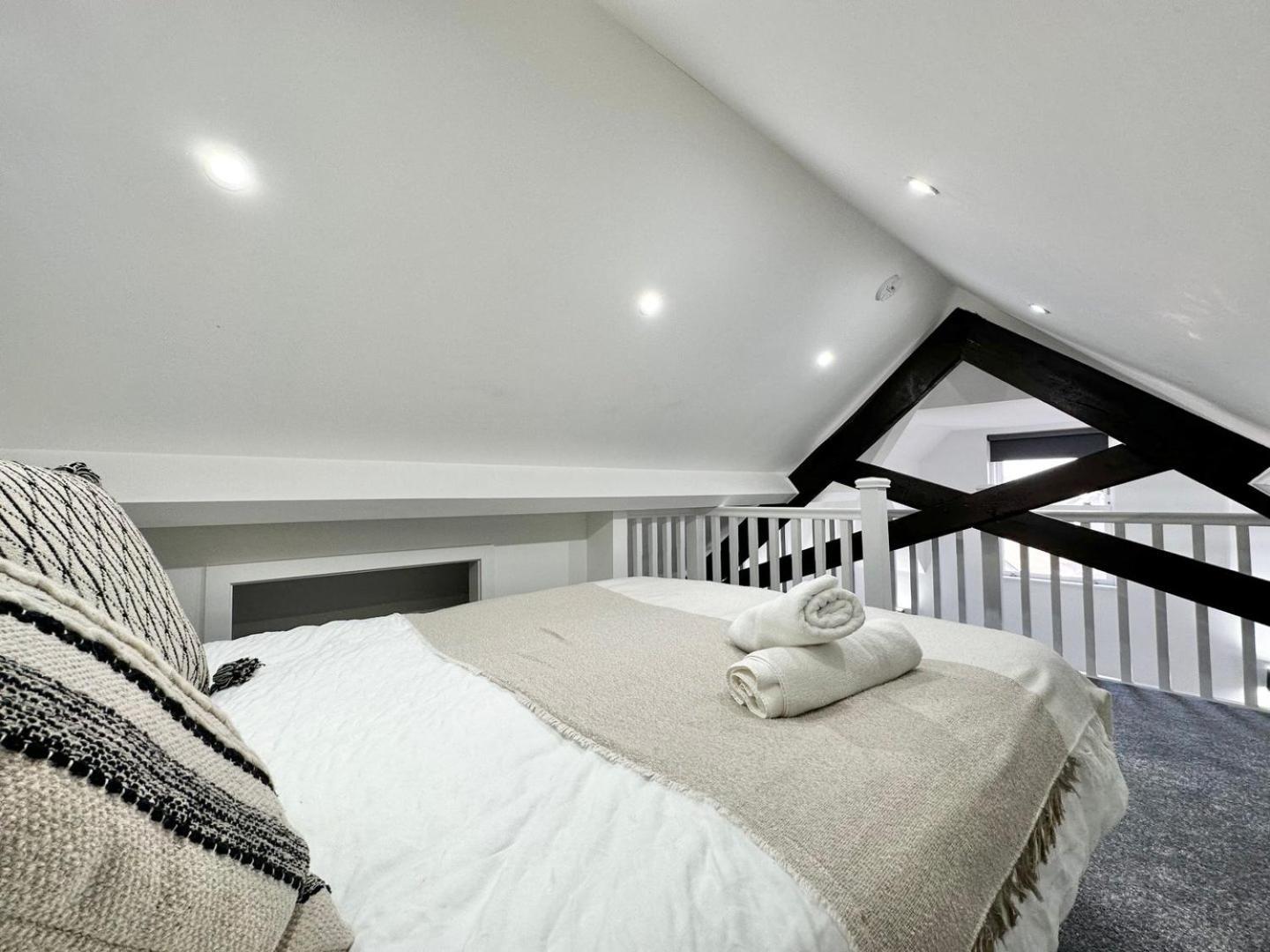 Luxury Duplex City Centre Apartment 利兹 外观 照片