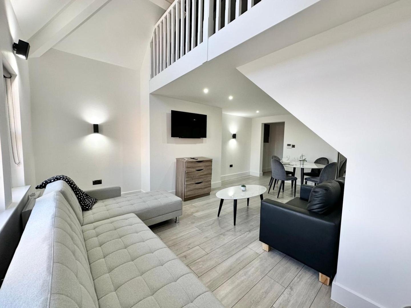 Luxury Duplex City Centre Apartment 利兹 外观 照片