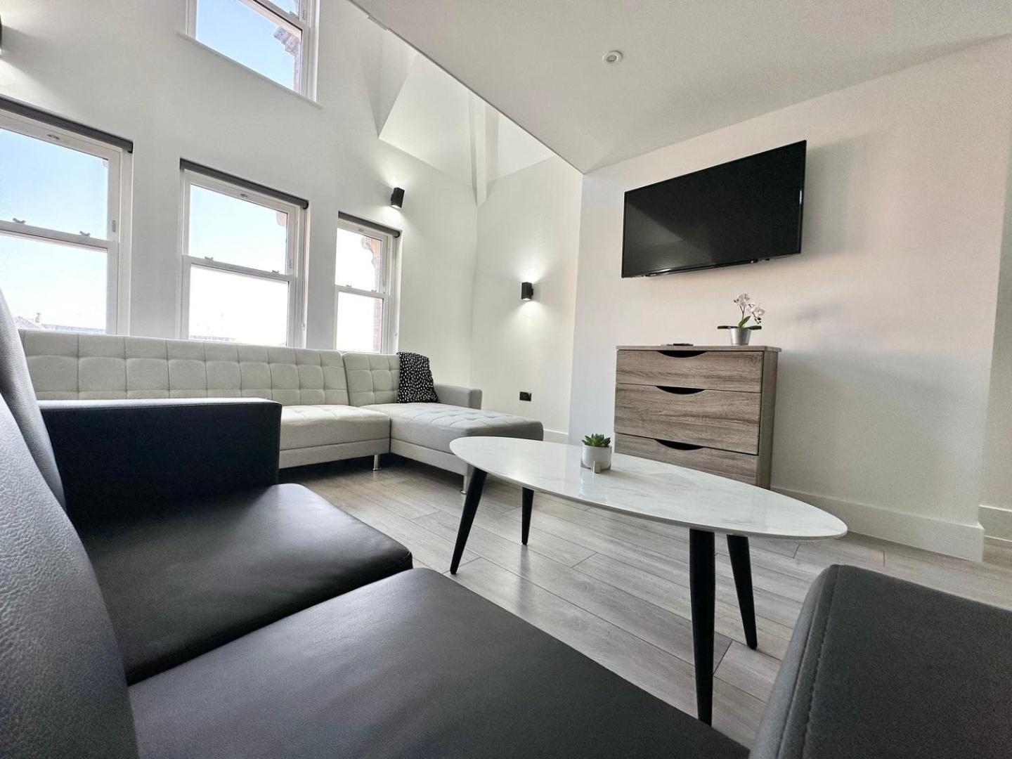 Luxury Duplex City Centre Apartment 利兹 外观 照片